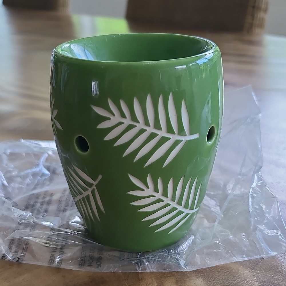 Scentsy GREEN GROTTO mini Wall Wax Warmer Retired! Sage